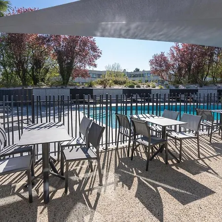 מלון Novotel Poitiers Site Du Futuroscope 4*