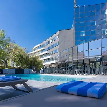 מלון Novotel Poitiers Site Du Futuroscope 4*