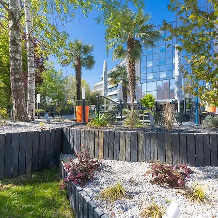 מלון Novotel Poitiers Site Du Futuroscope