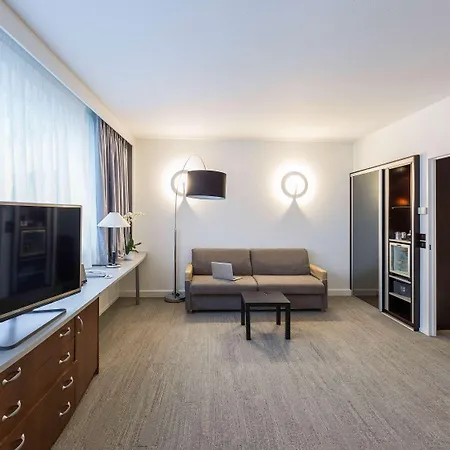 מלון Novotel Poitiers Site Du Futuroscope